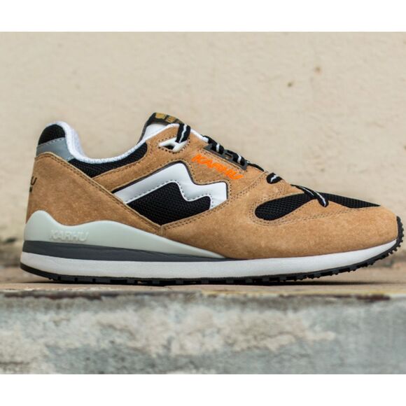 Karhu Synchron Classic Marzipan/Jet Black sneaker. Mens Sz 10
